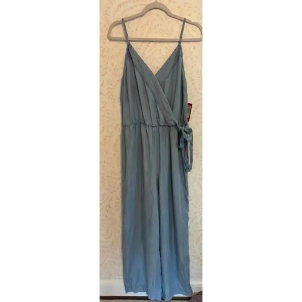 FALL SALE! NWT Vince Camuto Light Blue Chambray Jumpsuit - Picture 2 of 7